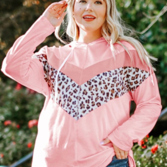 Sold! Pink Chevron Hooded Top 🌸‼️ - Picture 5 of 13